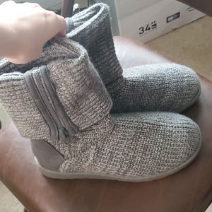Gray knit boots